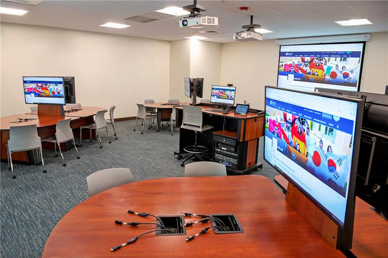 extron nav avoip system stimulates active learning at endicott college extron